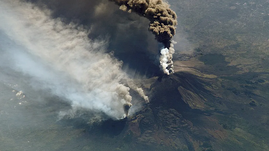 Etna Yanardağı Nerede?