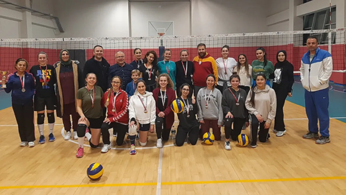 Evinin Sultanları voleybol turnuvasında yarıştı