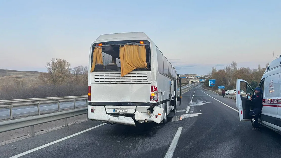 Fabrika Servis Otobüsü Kaza Yaptı, 10 İşçi Yaralandı