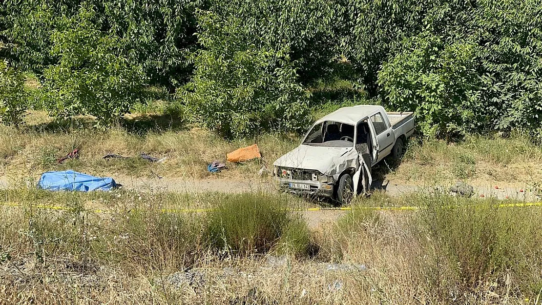 Feci kazada yaşlı çifti ölüm ayırdı