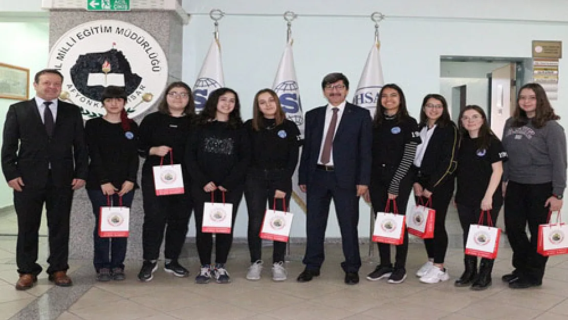 Fen Lisesi öğrencileri Yalçın'a Erasmus'u anlattı