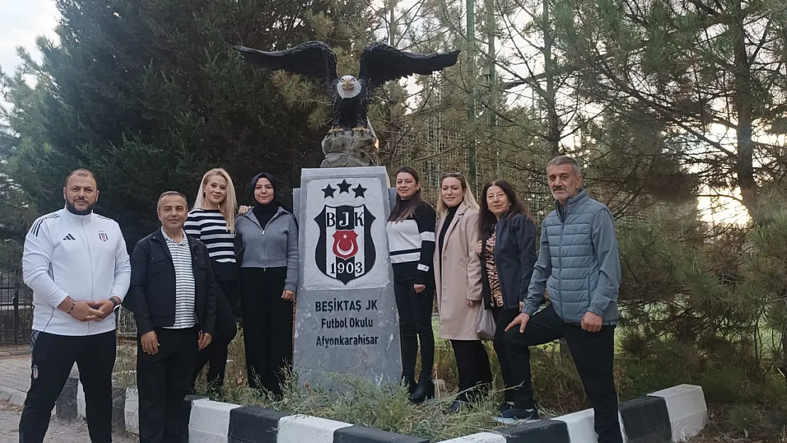 Fenerbahçeli Heykeltraş, Beşiktaş İçin Kartal Heykeli Yaptı