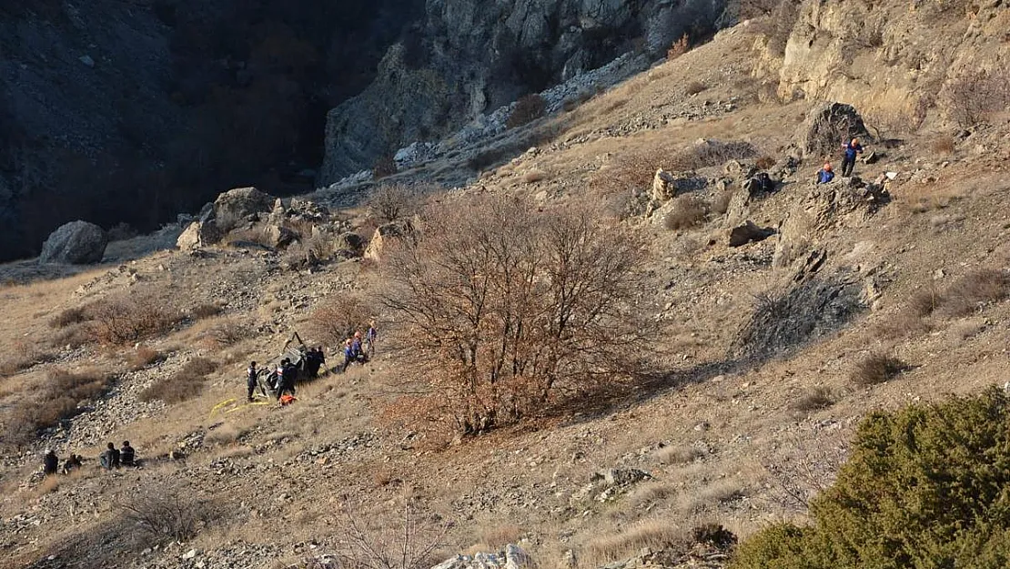 Fotoğraf çekmek isterken uçuruma yuvarlandılar: 1 ölü