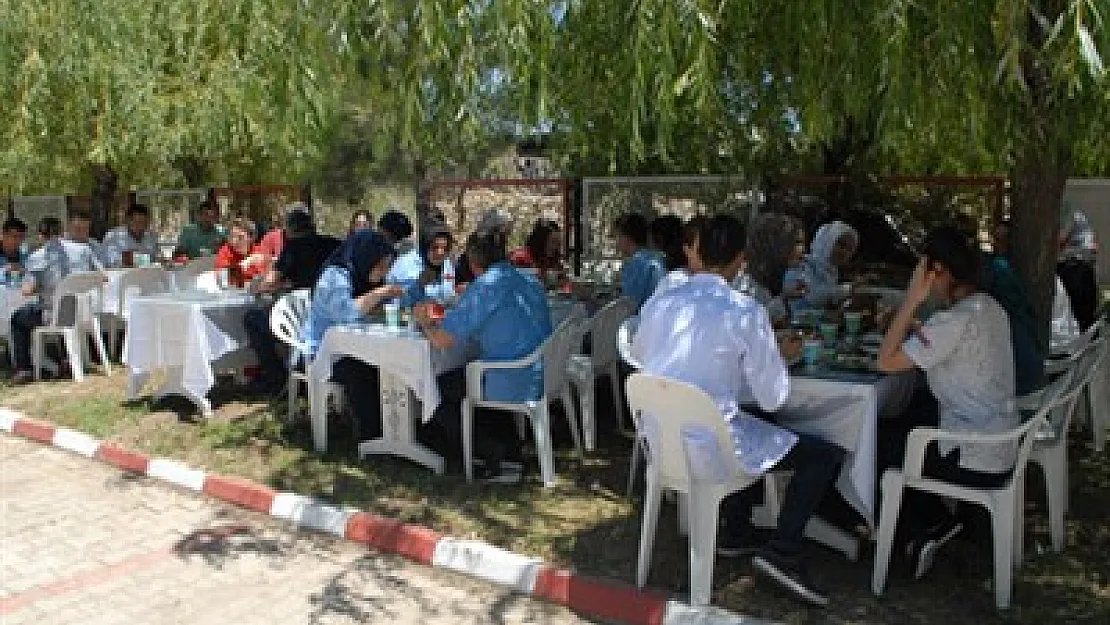 Fuar Hastanesi çalışanları mangal başında buluştu