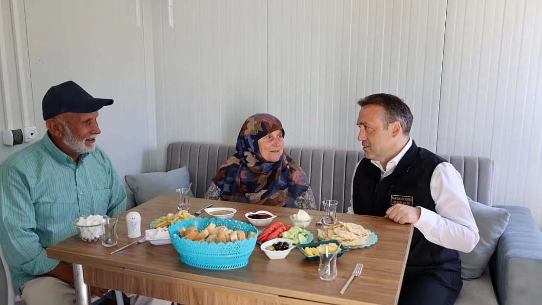 Geçici Barınma Merkezinde İlk Sabah Kahvaltısı