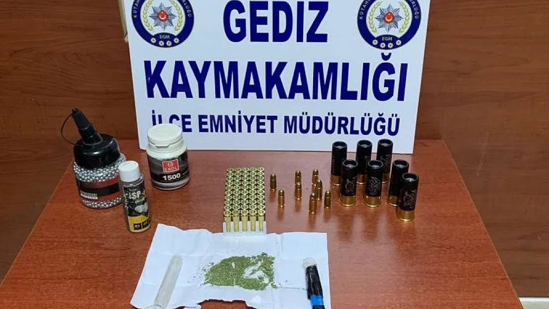 Gediz'de polisin şüphelendiği şahsın üzerinden uyuşturucu ve silah çıktı