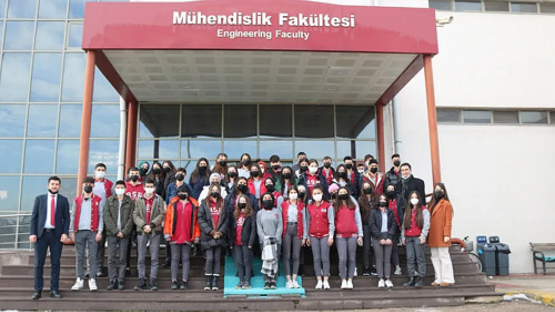 Geleceğin mühendisleri mühendislik fakültesini gezdi