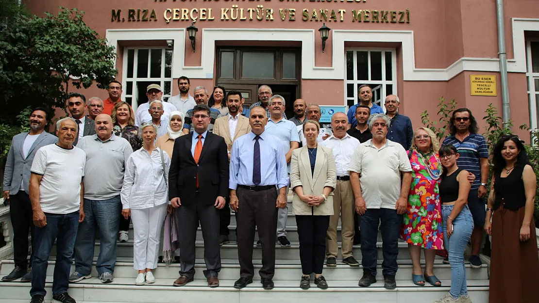 Gelenekselden Moderne Çizgilerle Ahşap Sergisi Beğenildi