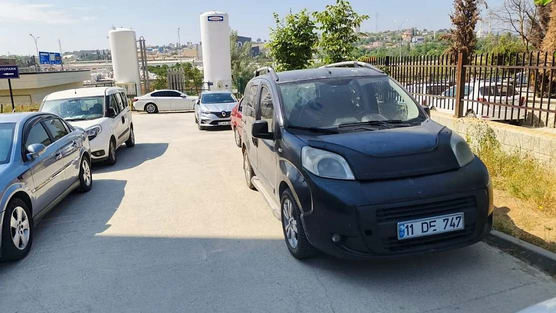 Gelişi Güzel Parklanma Sürücüleri Zora Sokuyor