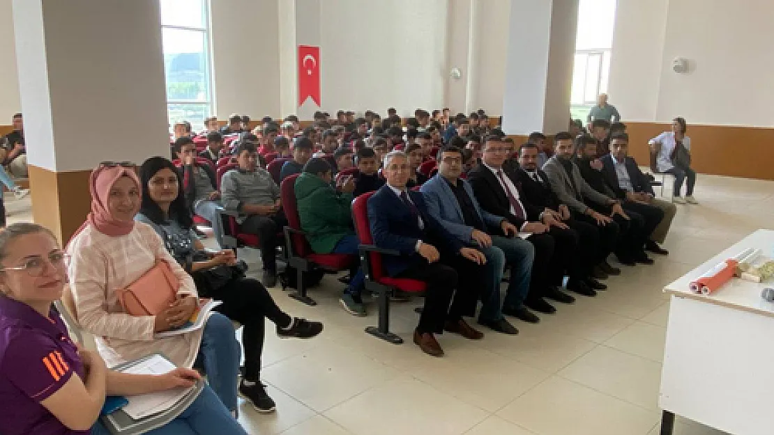 Genç girişimciler,  öğrencilerle buluştu