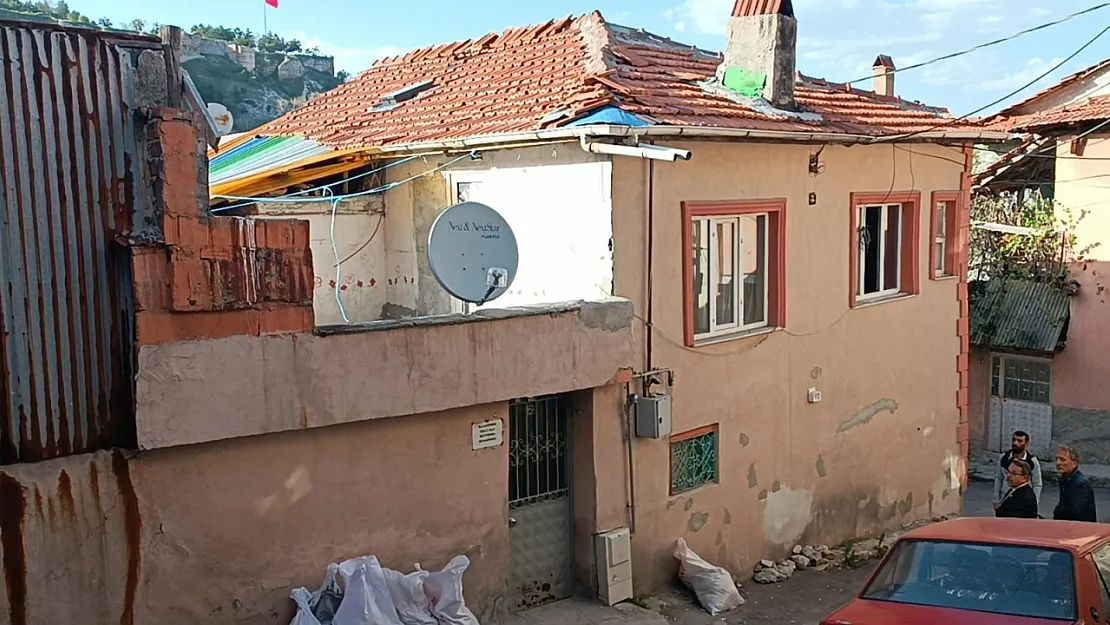 Genç Kızın Cesedi, Ailesine Ait Bir Evin Bahçesindeki Kuyuda Bulundu