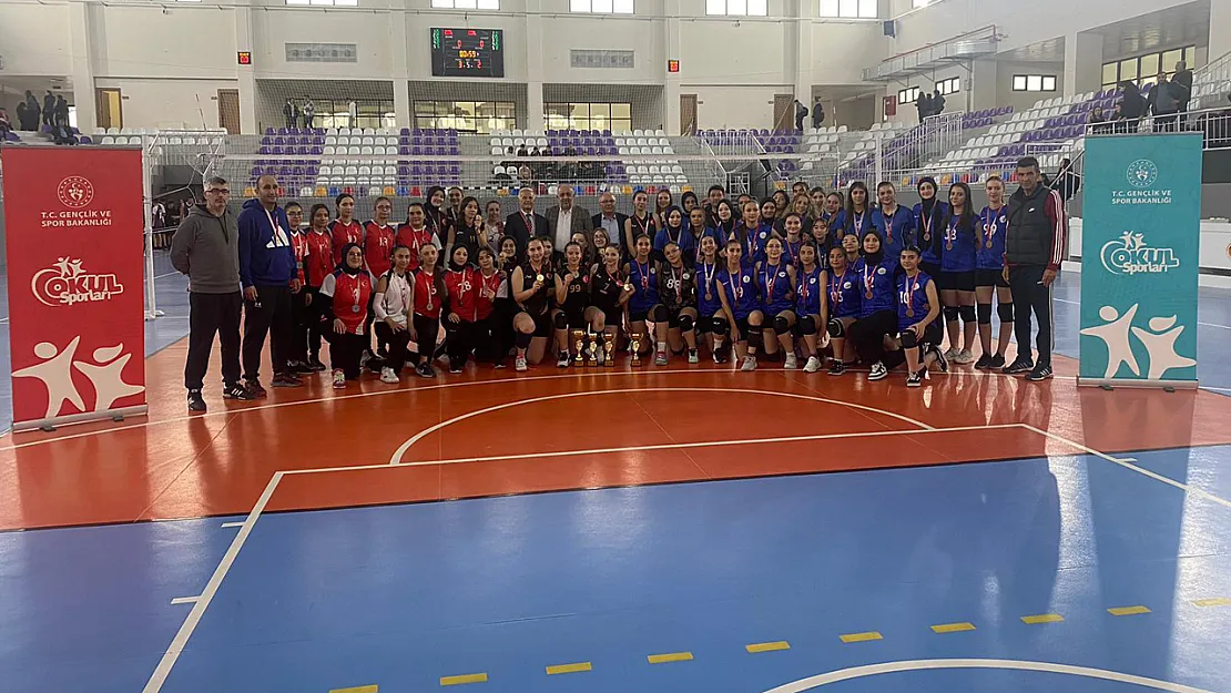 Genç Kızlar Voleybol Şampiyonası'nda Şampiyon Belli Oldu