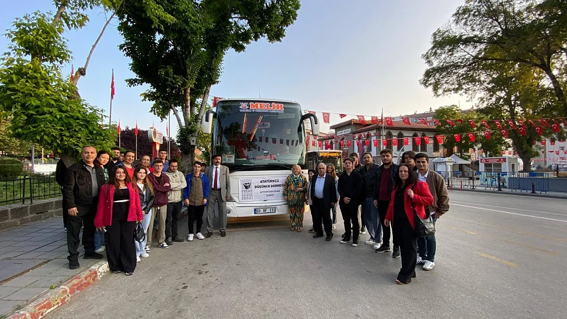 Gençler, Ata'nın Yolunda