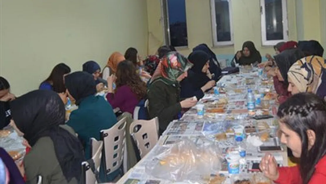 Gençler iftarda buluştu – Kocatepe Gazetesi