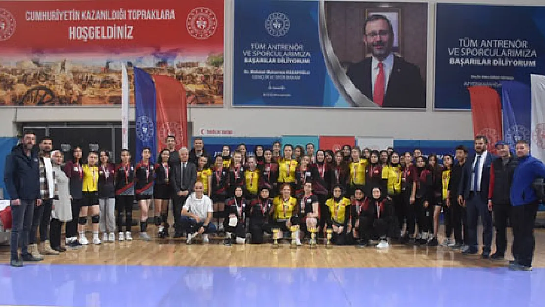 Gençlerde şampiyon Spor Lisesi