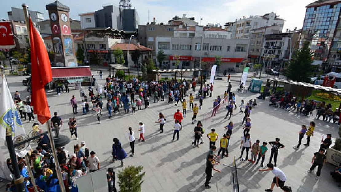 Gençlik Haftası Sandıklı'da coşkuyla kutlandı