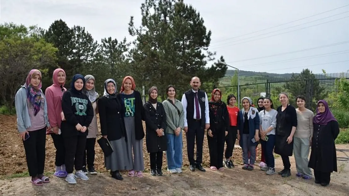 Gençlik Haftası sebebiyle fidan dikimi gerçekleştirildi