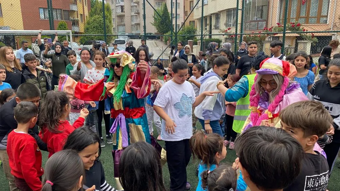 Gönüllüler el ele, çocukların bayramı şenleniyor
