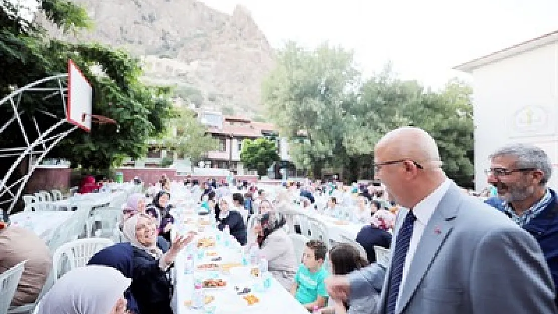 Günlük 6 bin kişiye iftar verildi