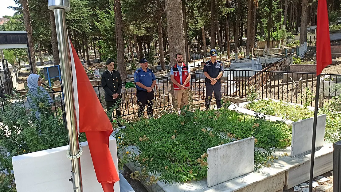 Güvenlik Güçlerinden Şehit Mezarları Ve Ailelerine Ziyaret