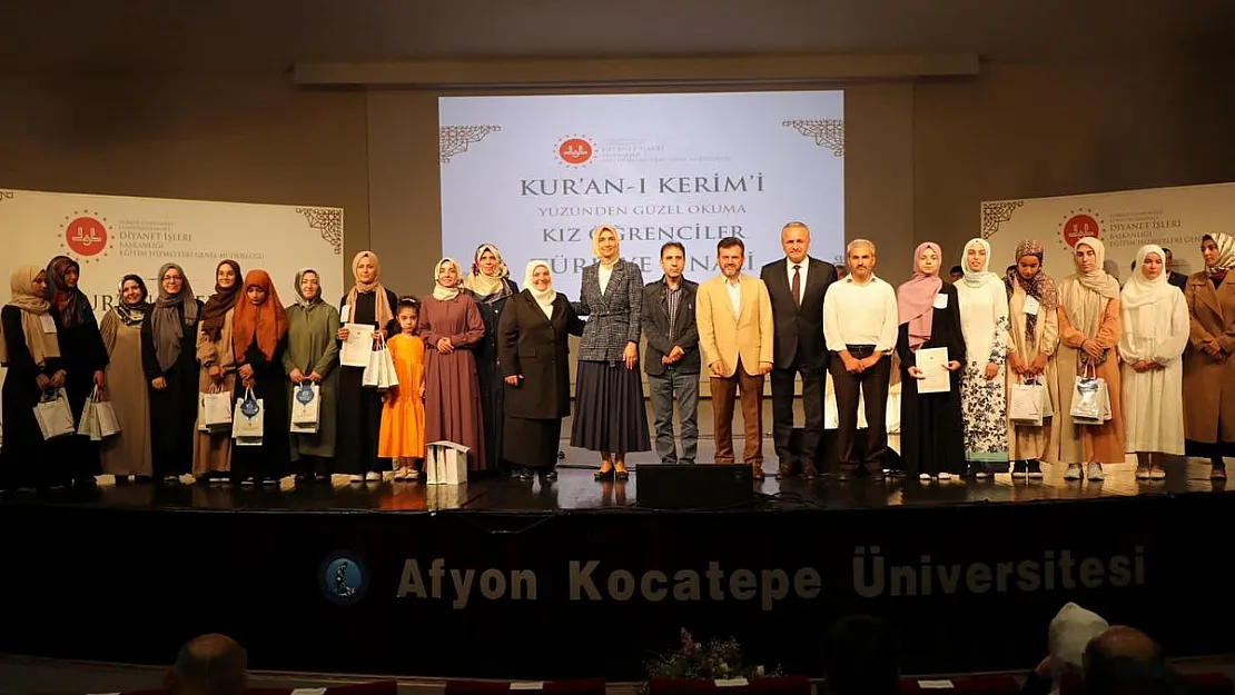 Güzel Kur'an okuyan öğrencilere ödüllerini Vali Yiğitbaşı verdi