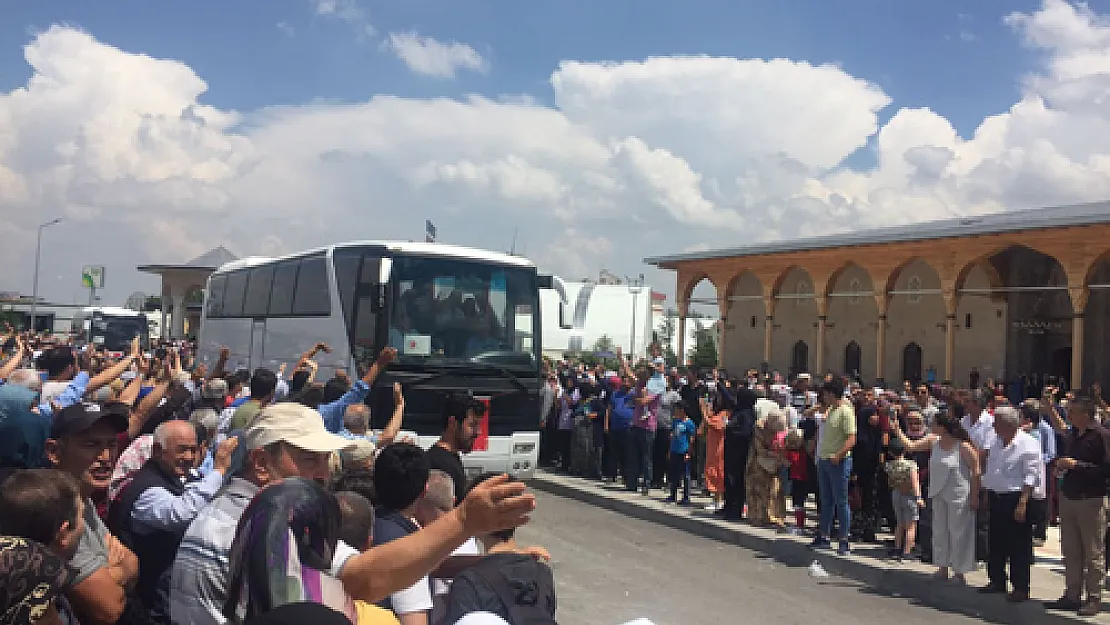 Hacı adayları dualarla uğurlandı