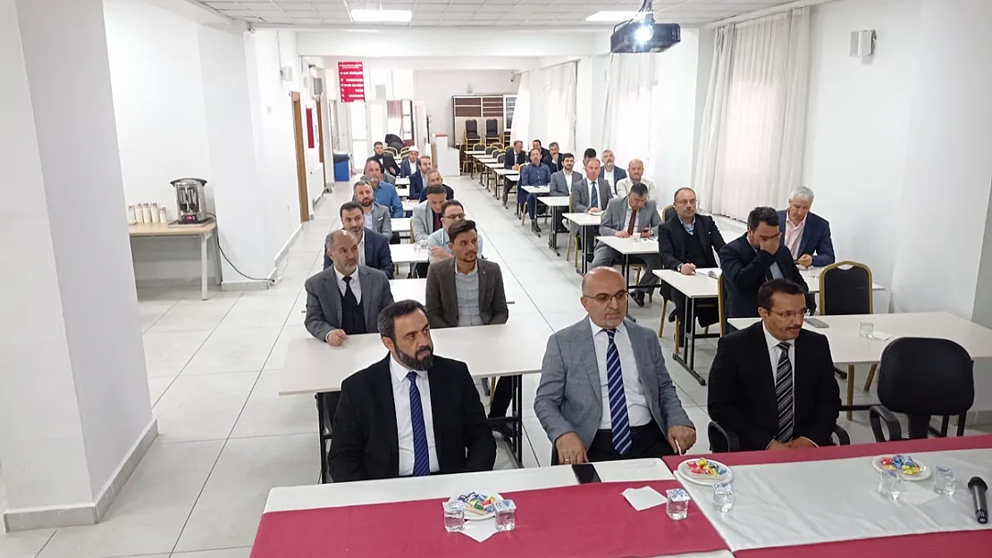 Hacı Adayları Rehberlerine Seminer Düzenlendi