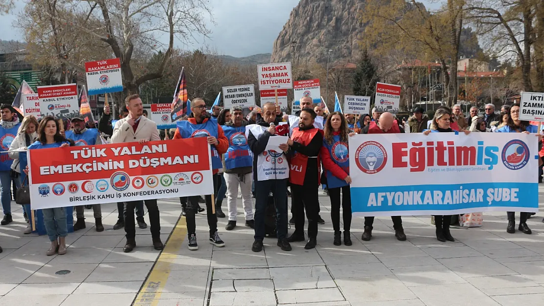 Halay Çekerek Tepki Gösterdiler