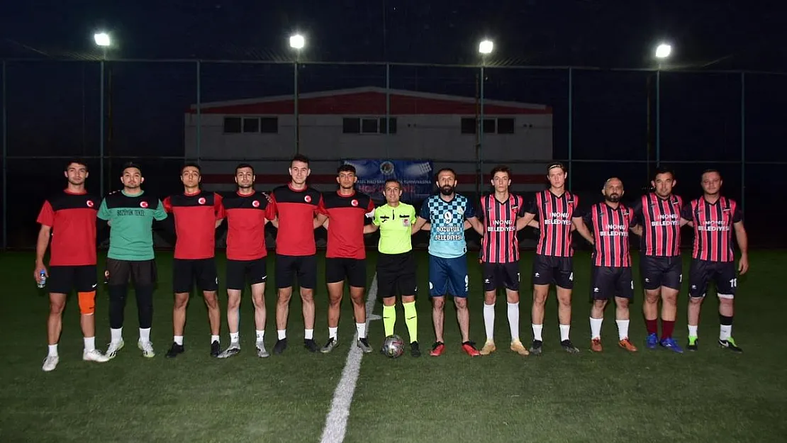 Halı saha futbol turnuvasının yarı finalistleri belli oldu