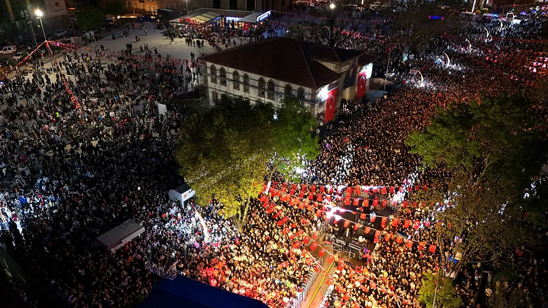 Haluk Levent, Afyon Konserinde Hayranlarını Mest Etti