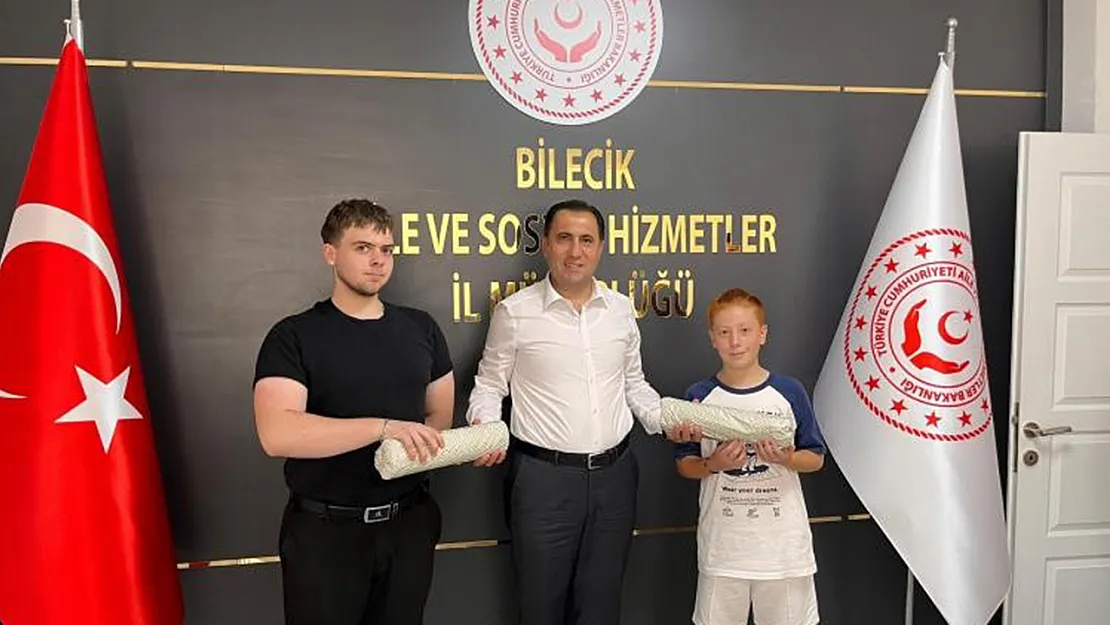 Hamleler Dostluk İçin Yapıldı