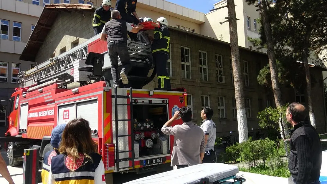 Hastanede gerçekleştirilen yangın tatbikatı gerçeğini aratmadı