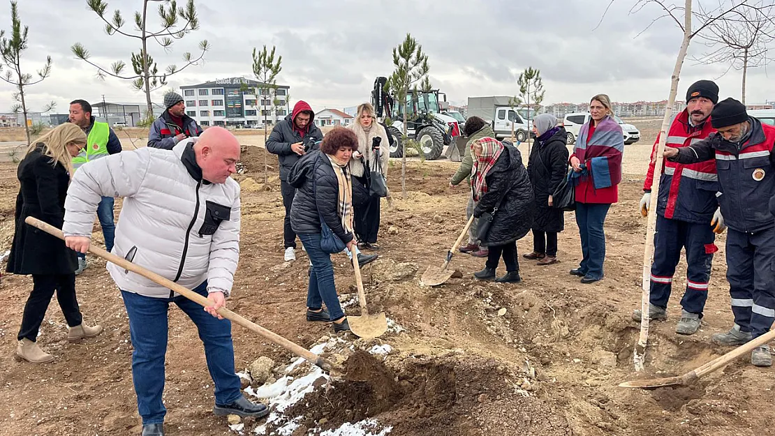 'Hayattan Koparılan Kadınlar Adına' Fidanlar Toprakla Buluştu