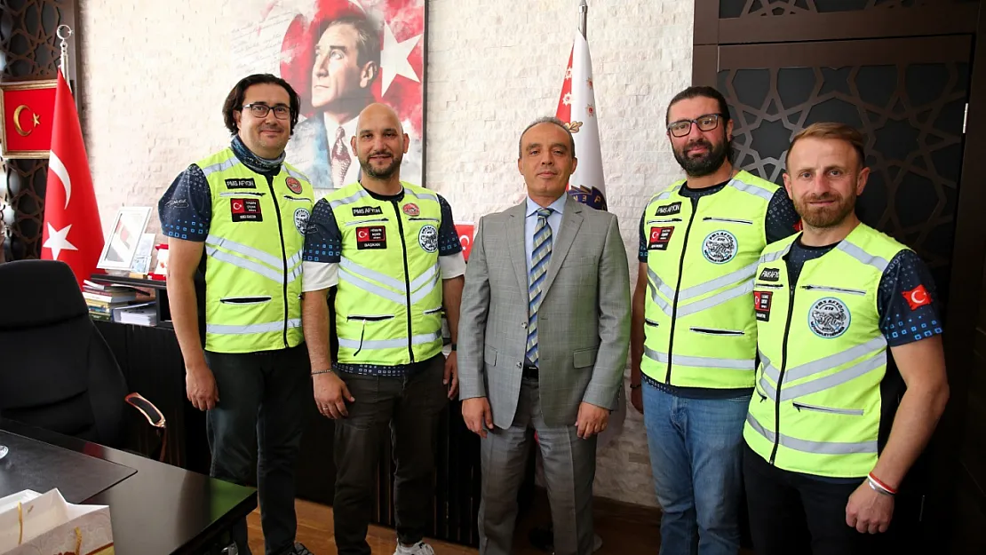 Hazırladıkları Sosyal Sorumluluk Projelerini Emniyet Müdürü Erol'a Sundular