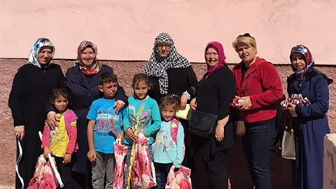 Hem çocukları hem yaşlıları ziyaret ettiler