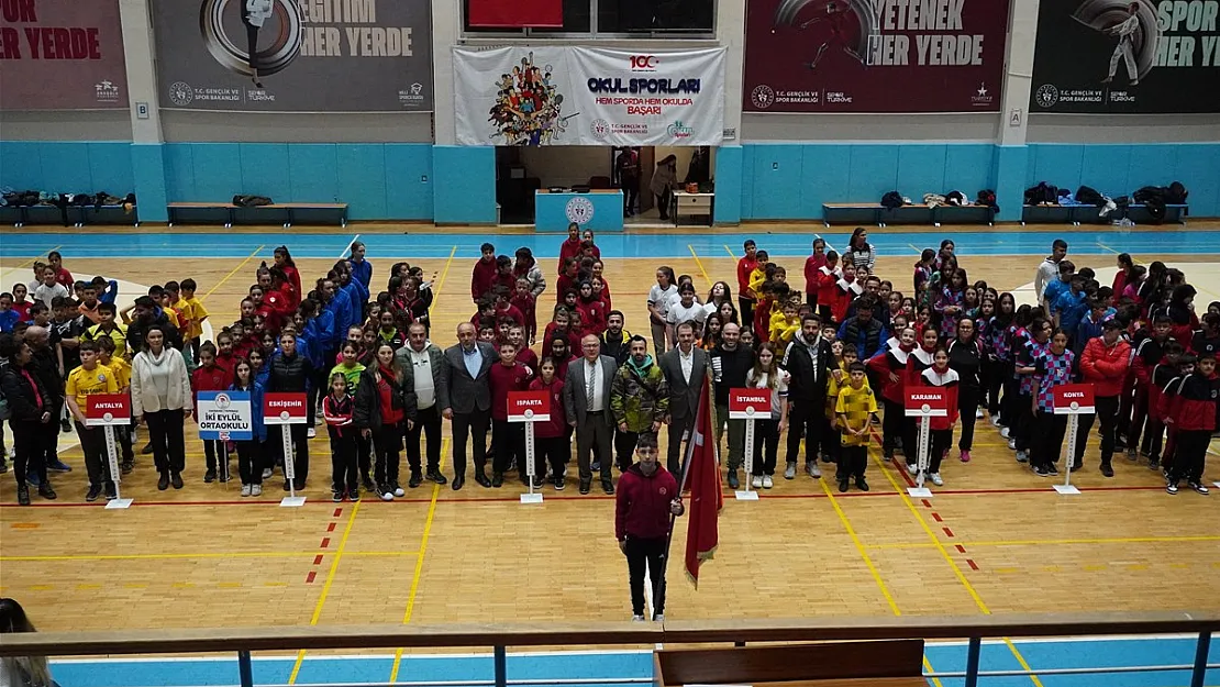 Hentbolun Küçükleri Afyon’da Yarışıyor