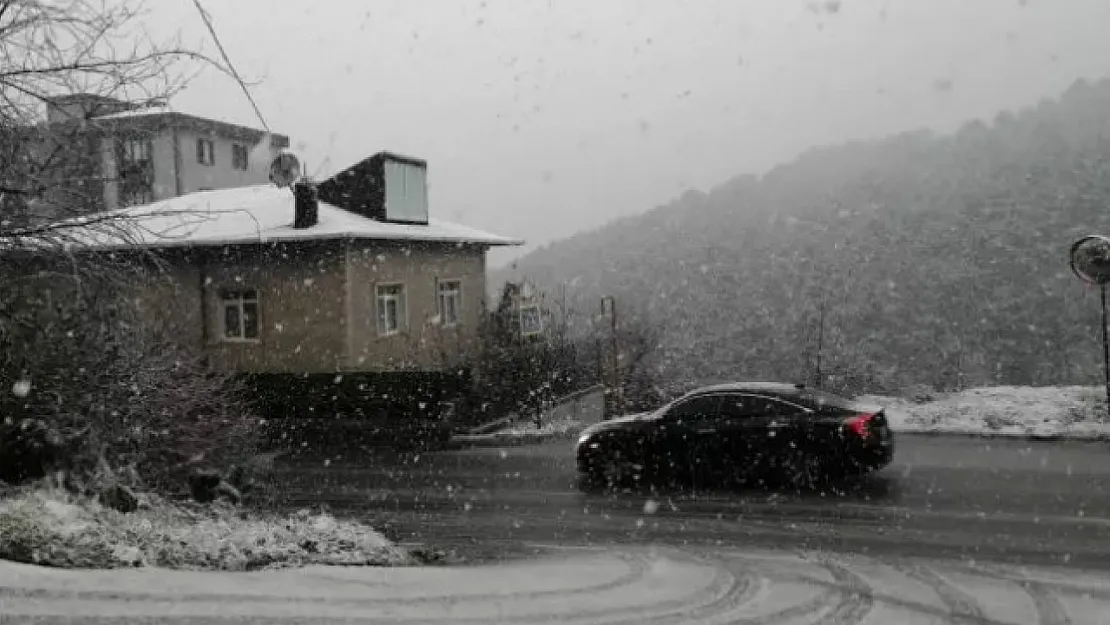 Heyecanla Beklenen Kar Yağışı İstanbul'da Etkili Oluyor