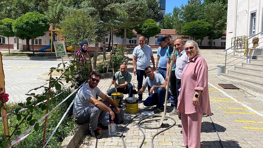 Hisarcık'ta Fedakar Öğretmenler Okul Bahçesini Güzelleştirdi