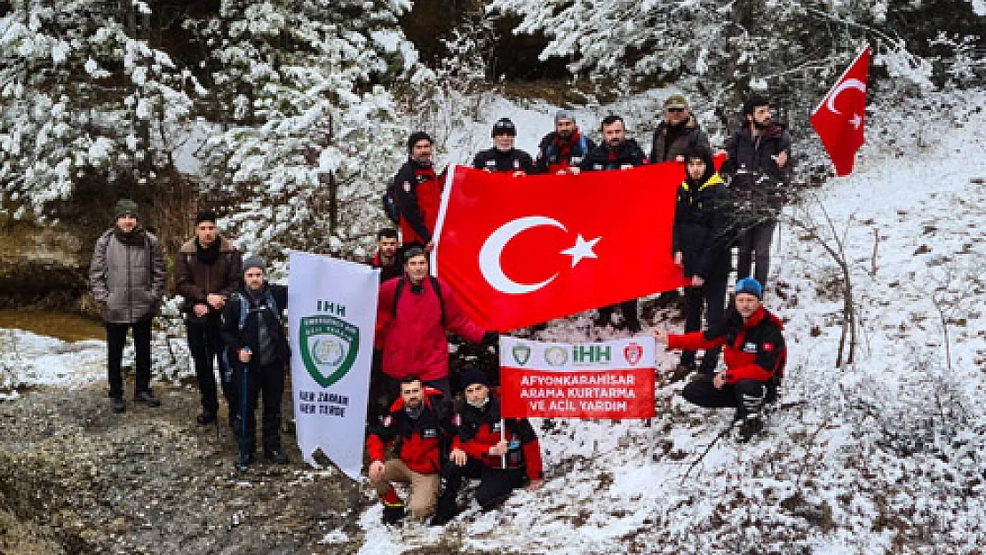 İHH ekibinden anlamlı yürüyüş