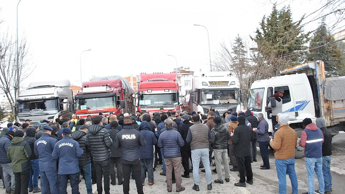 İhsaniye ilçe halkı da depreme kayıtsız kalmadı