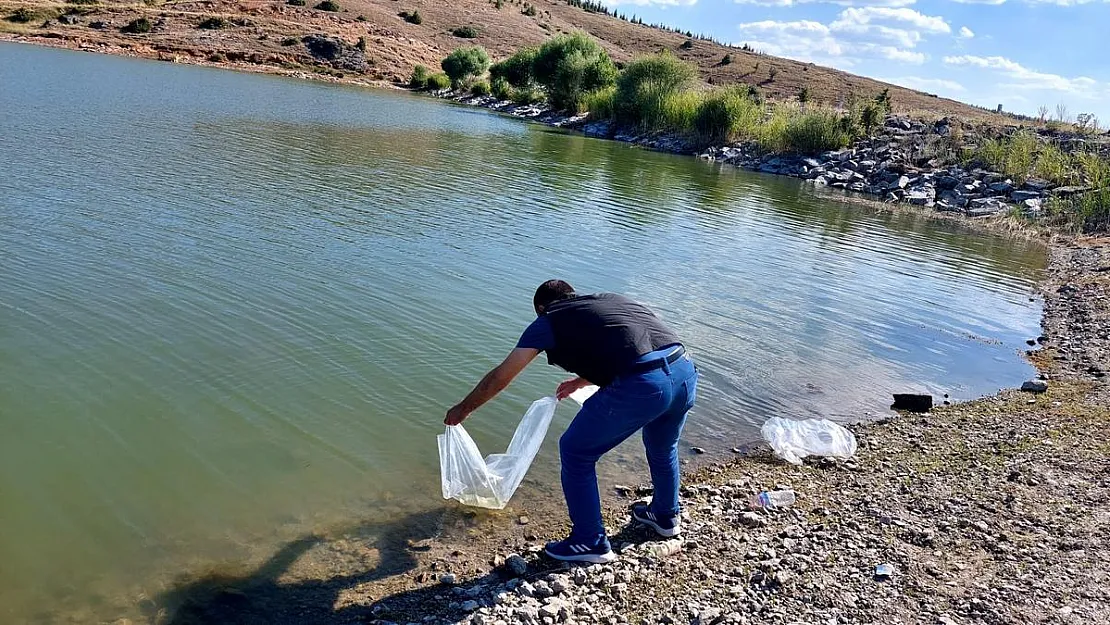 İhsaniye’de baraj ve göletlere 25 bin yavru balık bırakıldı