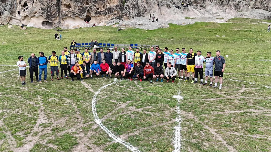 İhsaniye'de Frigya 1. Geleneksel Futbol Turnuvası Düzenlendi