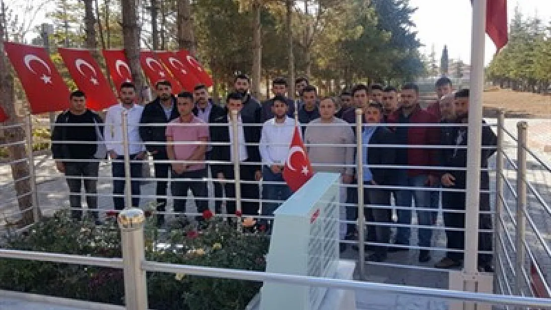 İhsaniyeli AK Gençler'den Şehit Halisdemir'e vefa