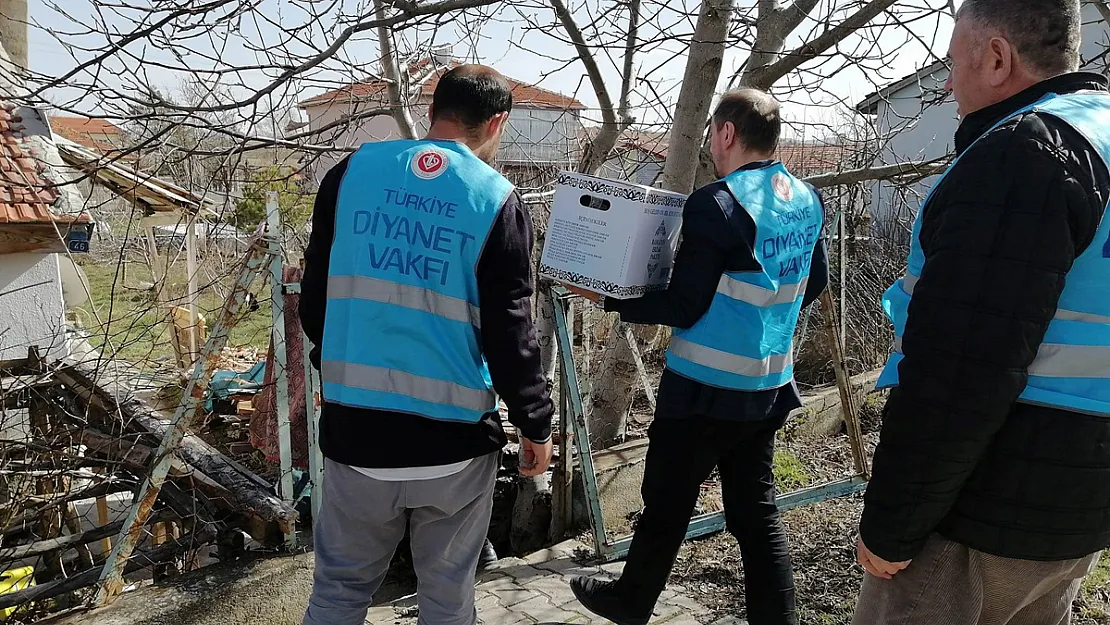 İhtiyaç Sahiplerine Yardım Kolisi Dağıtıldı