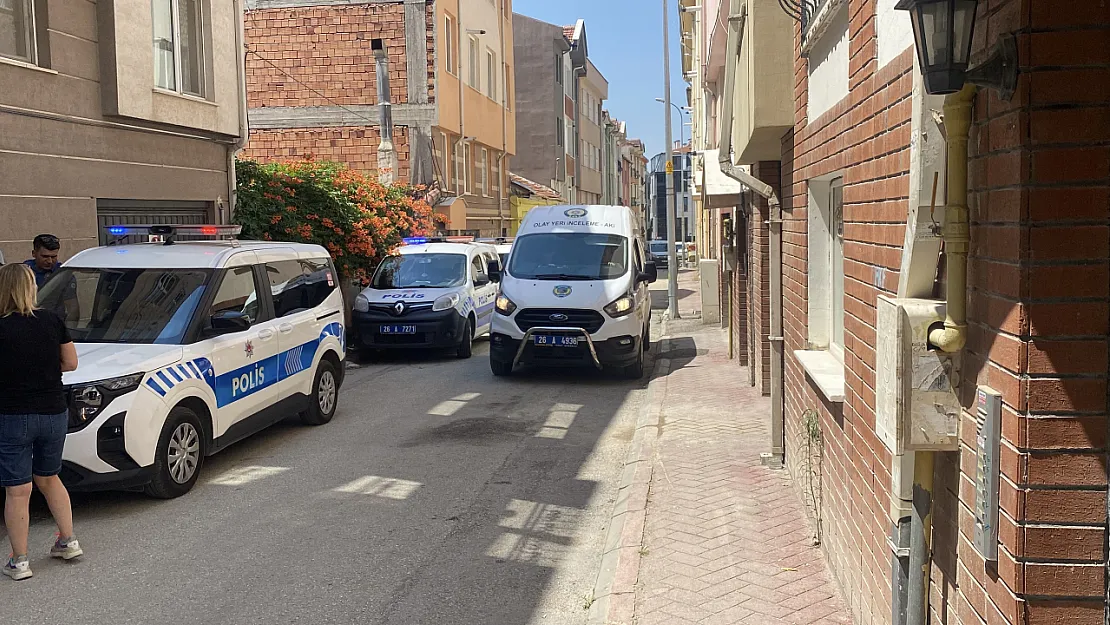 İki Çocuk Babası Adam Evinde Ölü Bulundu
