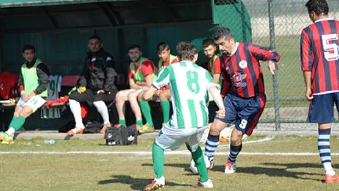 İki kez geriye düşen Demir, Dinar'dan maçı zor aldı