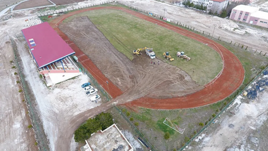 İlçelerde futbol sahalarına devam