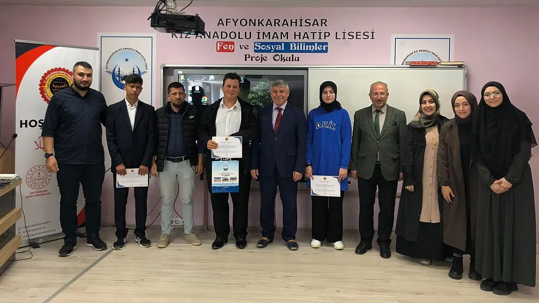 İmam Hatip Öğrencileri Şiir Okumada Yarıştı