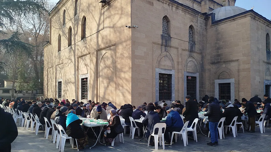 İmaret Camii'nde Vakıf Geleneği Yaşatılıyor