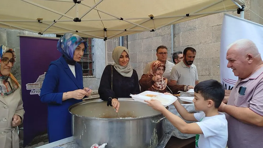 İmaret Camii'nde Her Cuma Yemek Dağıtılacak